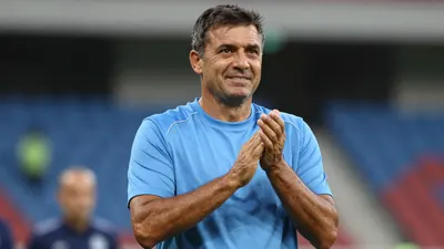 Sebastián Abreu, excompañero y amigo de Diego Forlán, respalda la designación del exdelantero como entrenador interino de...